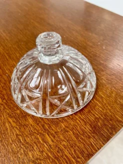 Bonbonnière ou sucrier en verre taillé – Italy