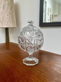 Bonbonnière ou sucrier en verre taillé – Italy