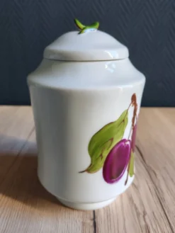 Bonbonnière, pot à confiture en porcelaine motif prunes peint main, signée