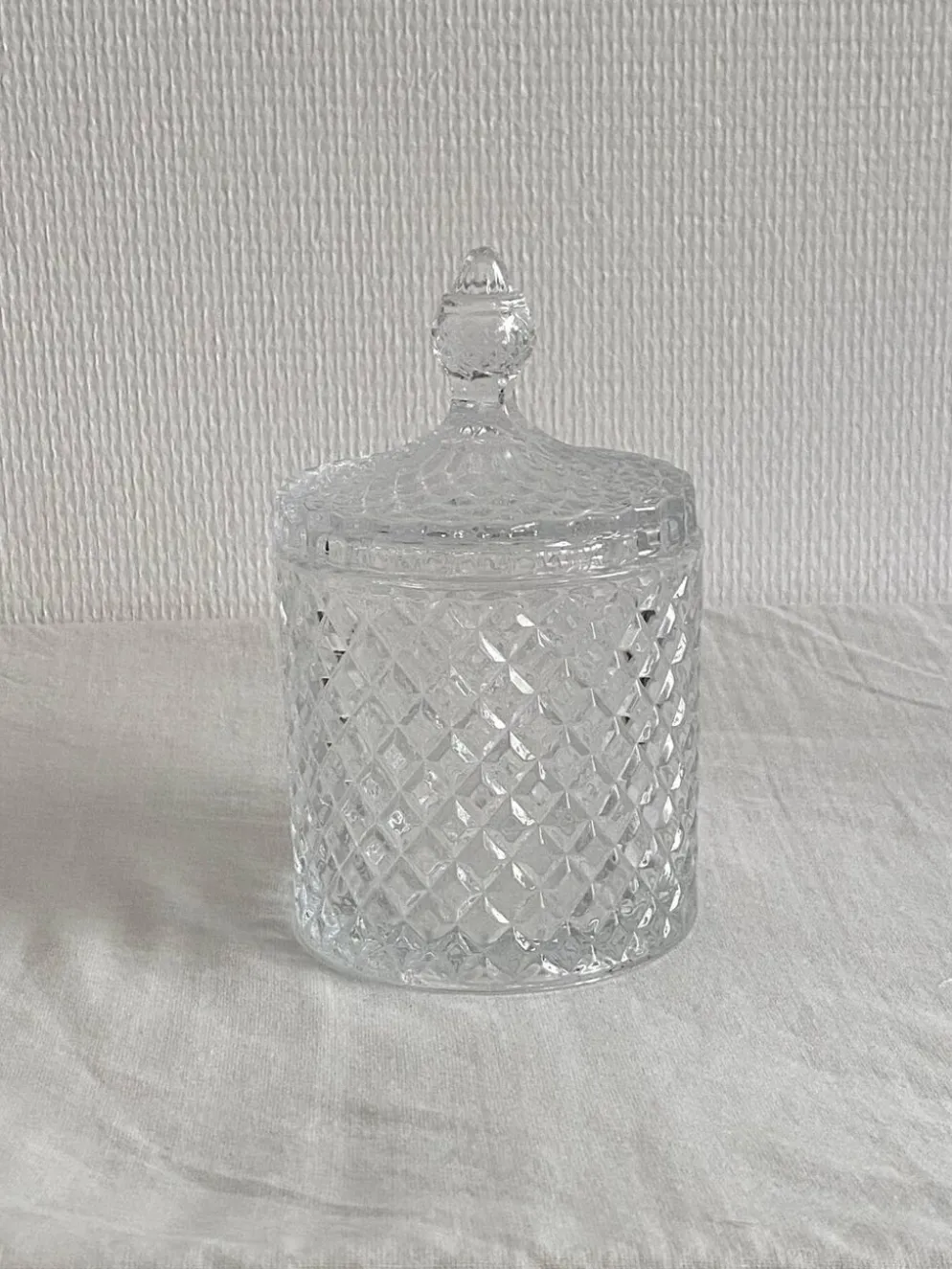 Bonbonnière / pot à coton en verre moulé effet cristal