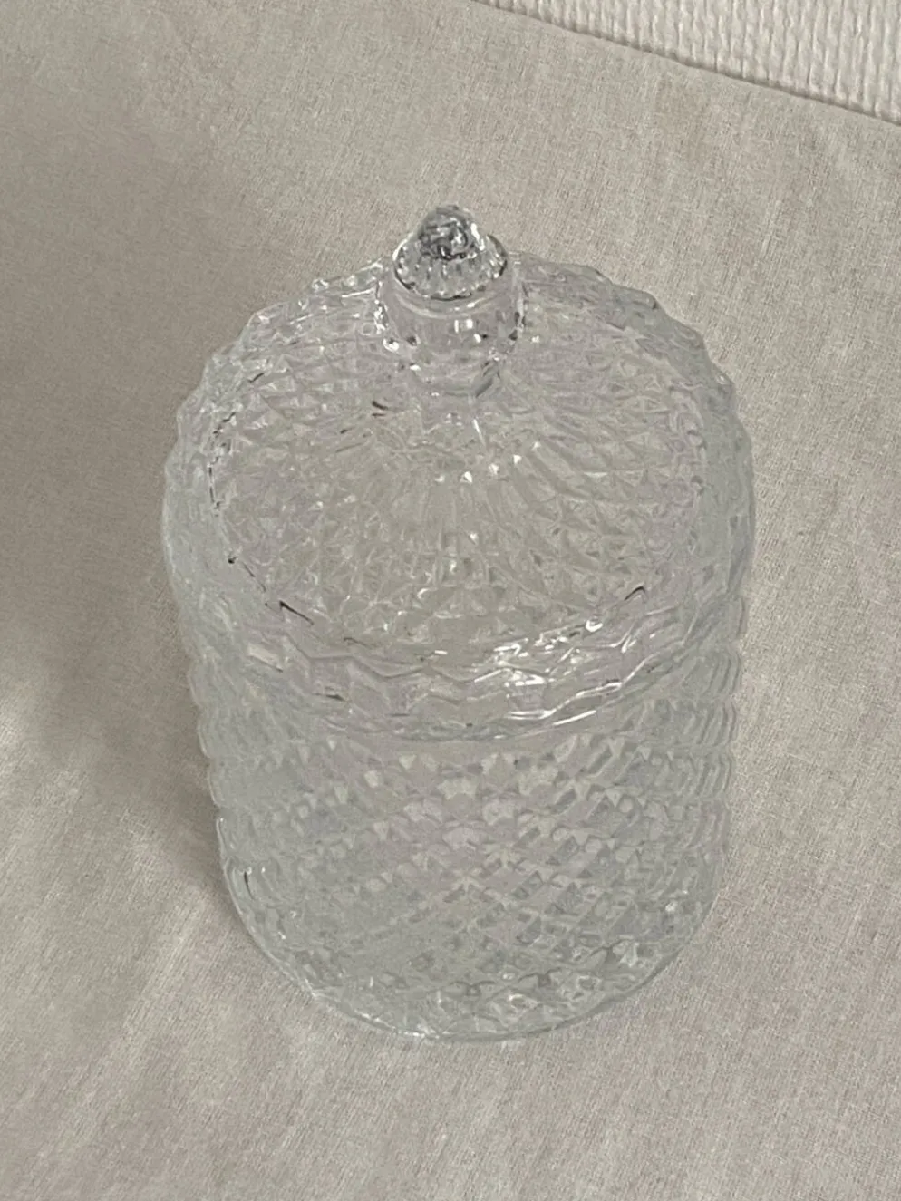Bonbonnière / pot à coton en verre moulé effet cristal