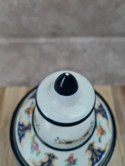 Bonbonnière sur pied vintage avec couvercle – décor bleu et fleurs – pot couvert céramique