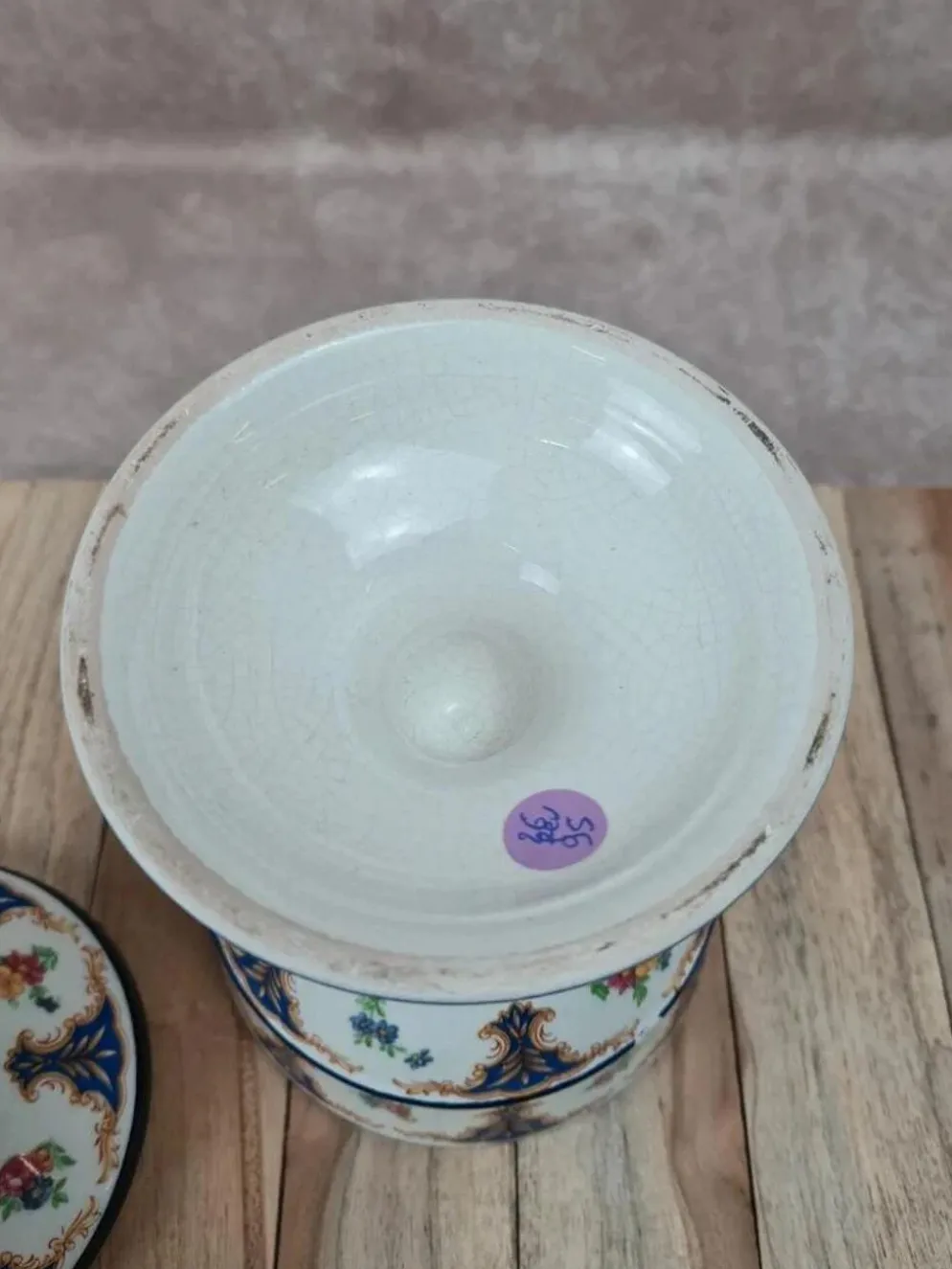 Bonbonnière sur pied vintage avec couvercle – décor bleu et fleurs – pot couvert céramique