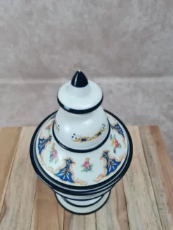 Bonbonnière sur pied vintage avec couvercle – décor bleu et fleurs – pot couvert céramique