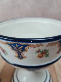 Bonbonnière sur pied vintage avec couvercle – décor bleu et fleurs – pot couvert céramique