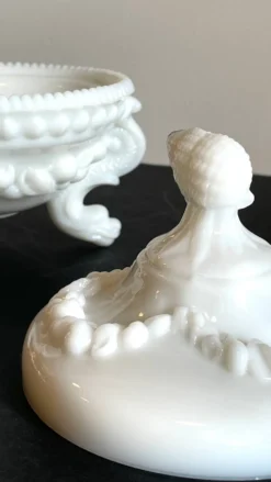 Bonbonnière verre opalin vintage