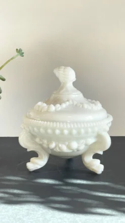 Bonbonnière verre opalin vintage