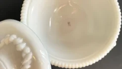Bonbonnière verre opalin vintage