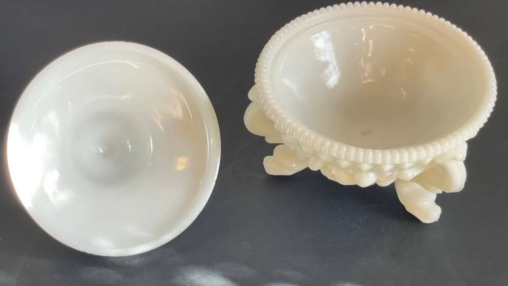 Bonbonnière verre opalin vintage