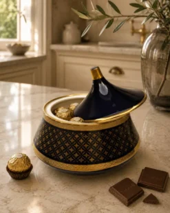 Bonbonnière vintage en porcelaine bleu cobalt et dorée