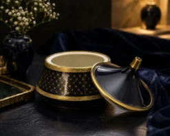 Bonbonnière vintage en porcelaine bleu cobalt et dorée