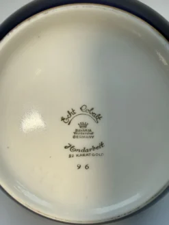 Bonbonnière vintage en porcelaine bleu cobalt et dorée