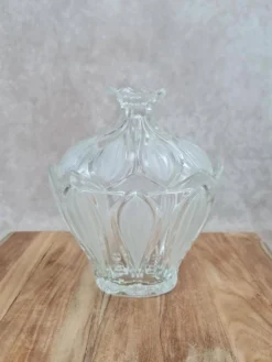 Bonbonnière vintage en verre moulé givré – décor floral