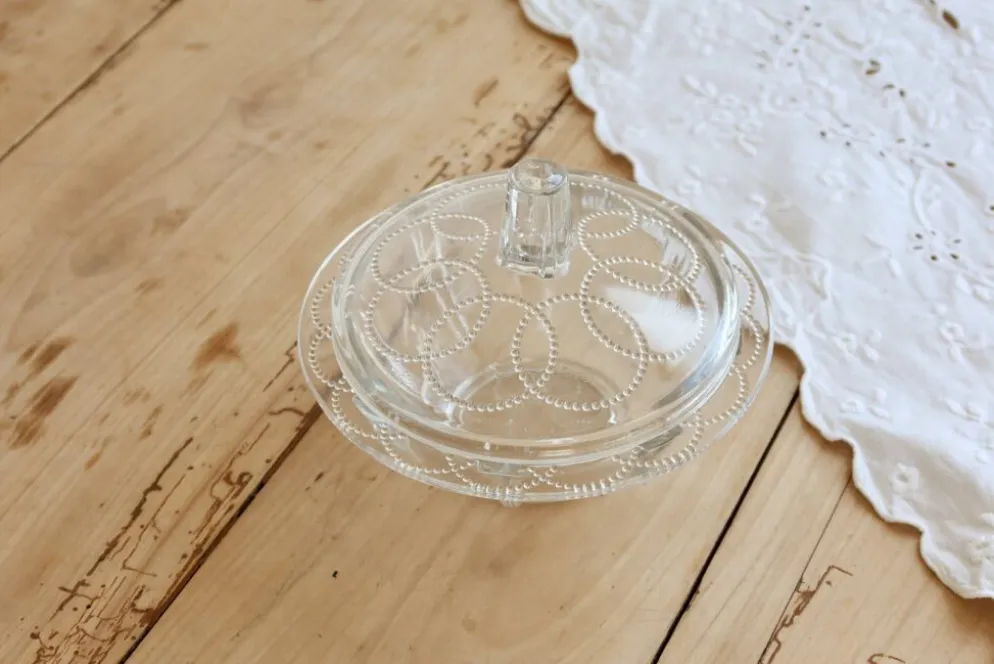 Bonbonnière vintage verre moulé à couvercle – Décor perlé