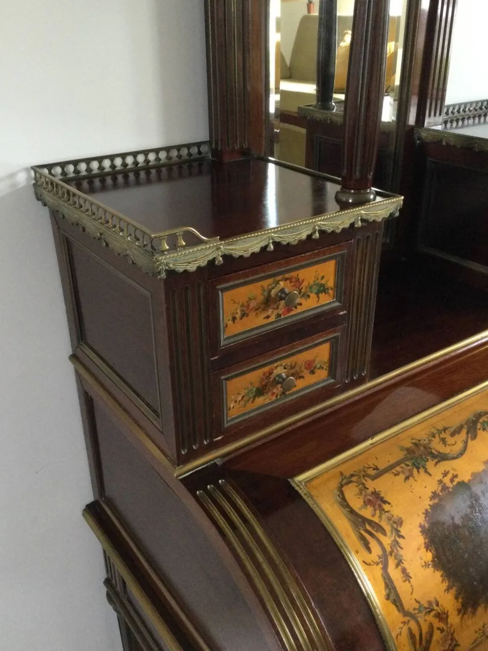 Bonheur Du Jour De Style Louis XVI En Acajou