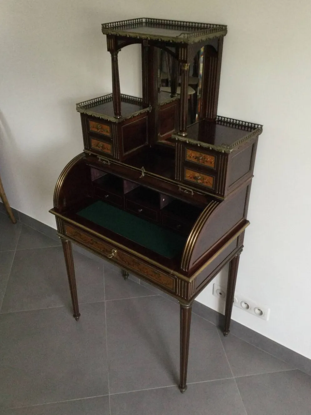 Bonheur Du Jour De Style Louis XVI En Acajou