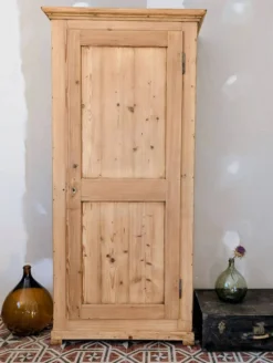 Bonnetière ancienne en pin décapé