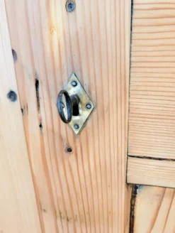 Bonnetière ancienne en pin décapé