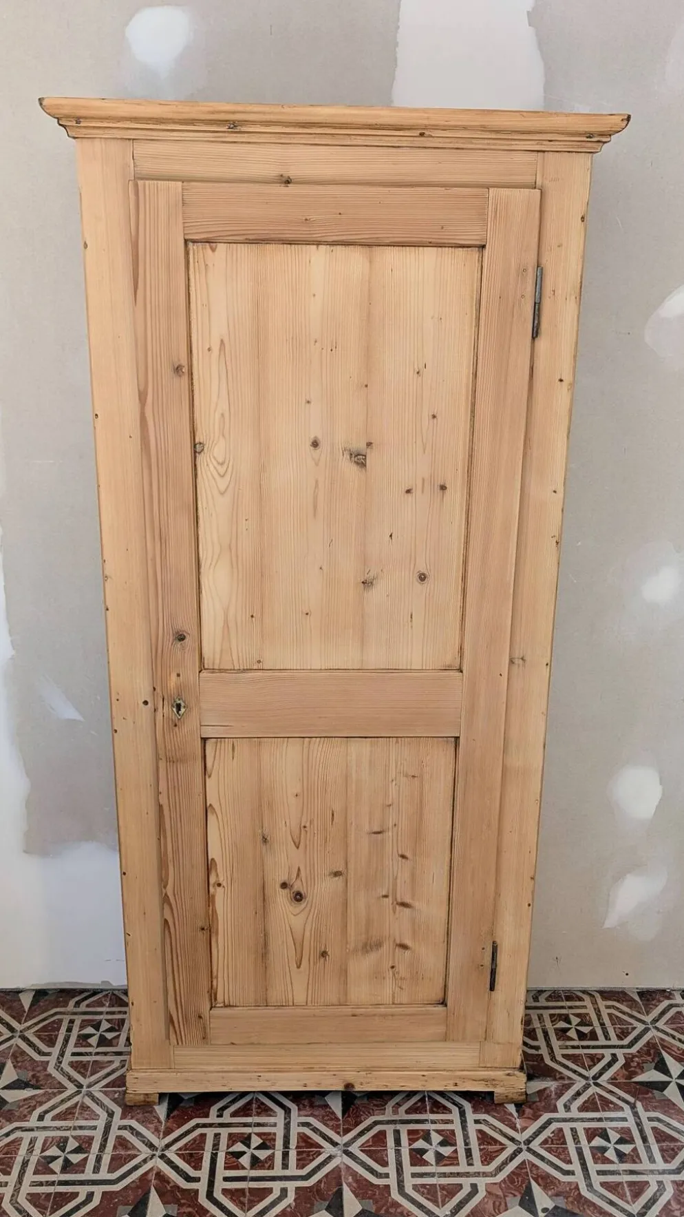 Bonnetière ancienne en pin décapé