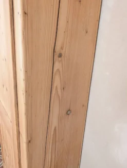Bonnetière ancienne en pin décapé