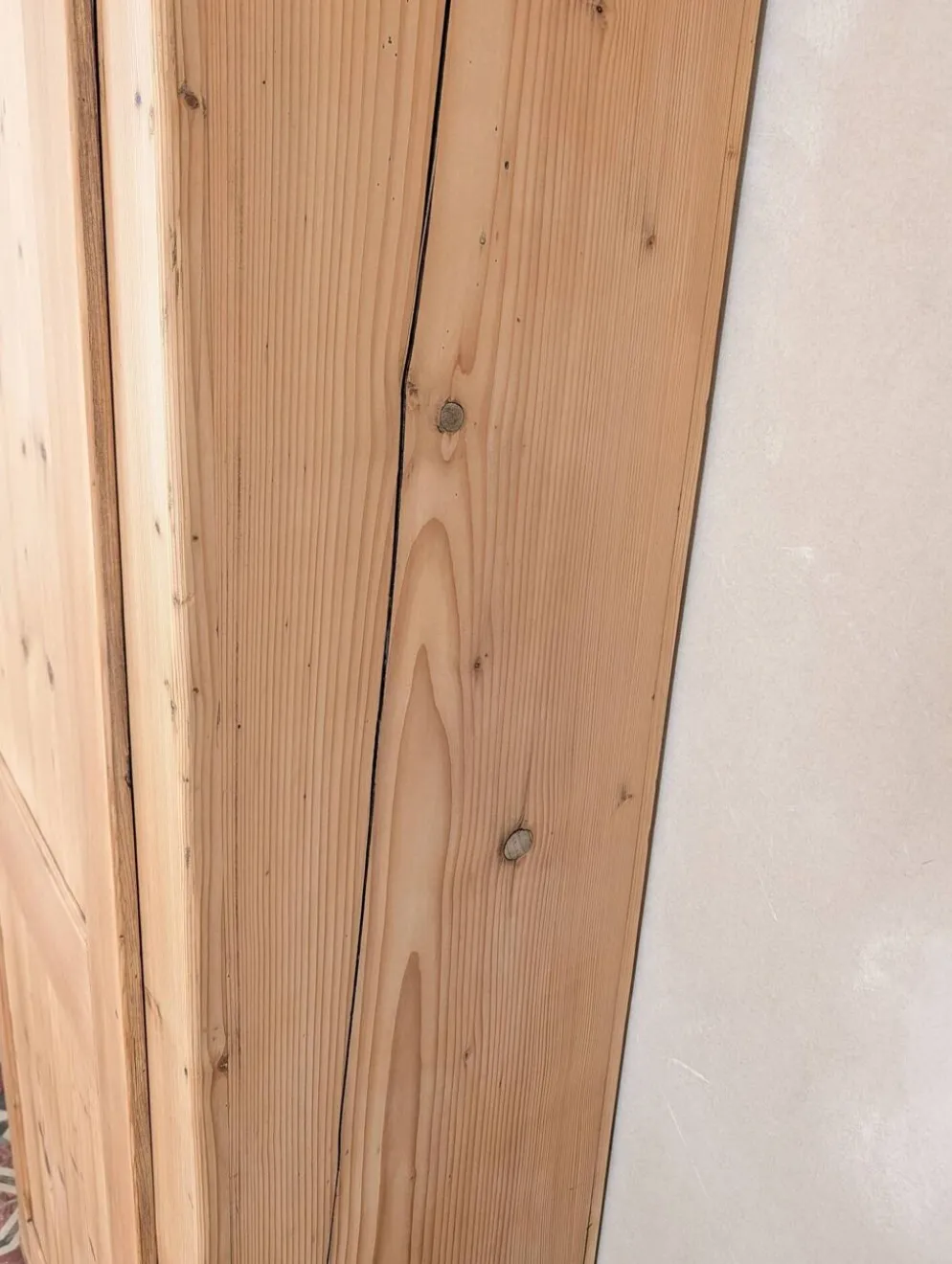 Bonnetière ancienne en pin décapé