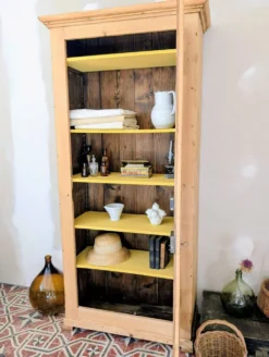 Bonnetière ancienne en pin décapé