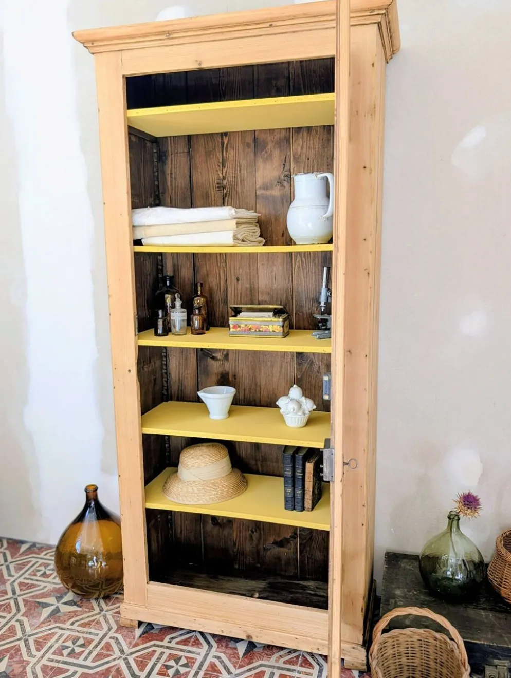 Bonnetière ancienne en pin décapé