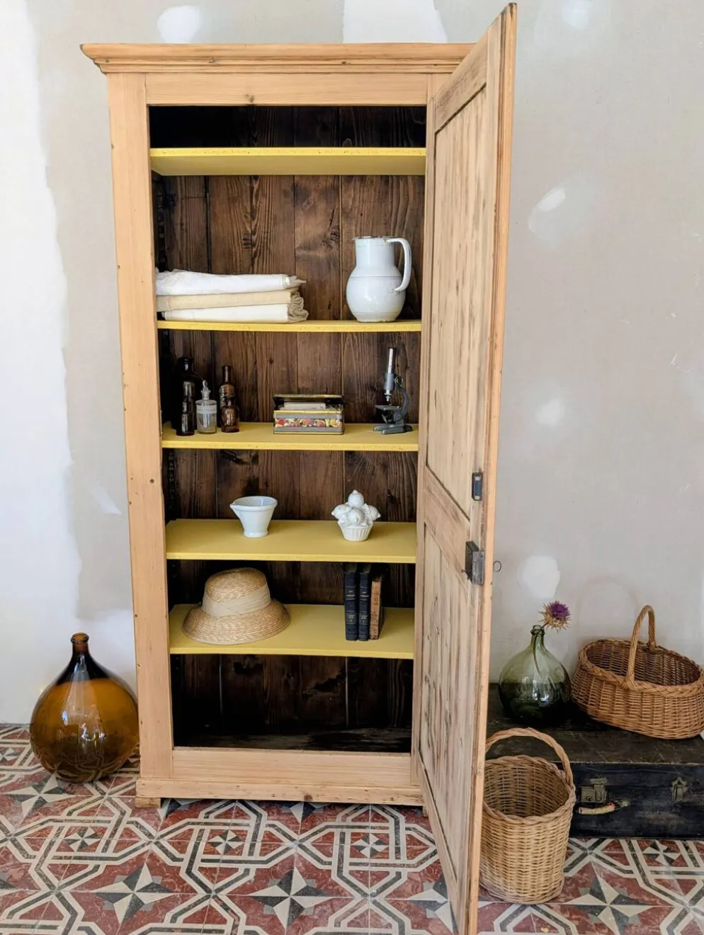 Bonnetière ancienne en pin décapé