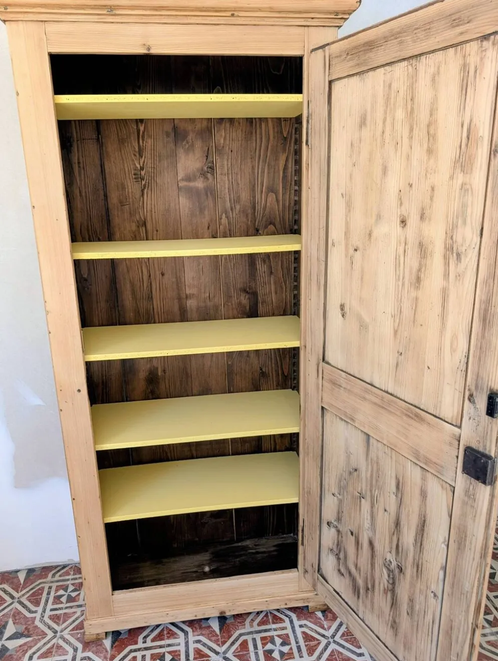 Bonnetière ancienne en pin décapé