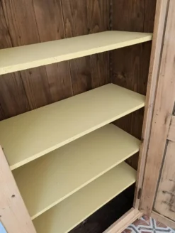 Bonnetière ancienne en pin décapé