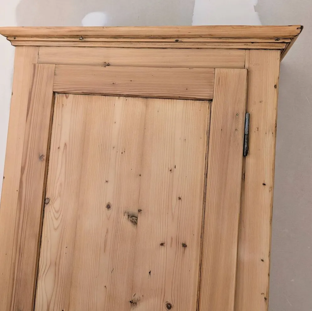 Bonnetière ancienne en pin décapé