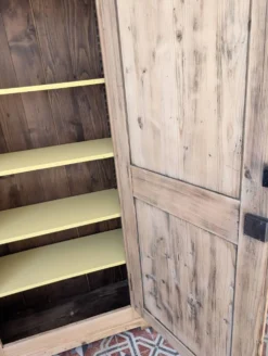 Bonnetière ancienne en pin décapé