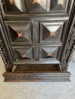 Bonnetière de Mariage en Noyer de style Louis XIII