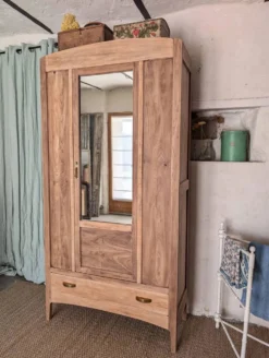 Bonnetière parisienne ancienne avec miroir en bois brut restauré