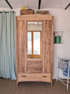 Bonnetière parisienne ancienne avec miroir en bois brut restauré