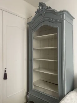 Bonnetière vitrine ancienne