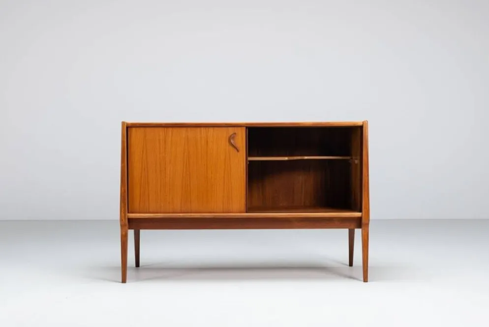 Bosteels Meubelen unique petit buffet en noyer Belgique 1960