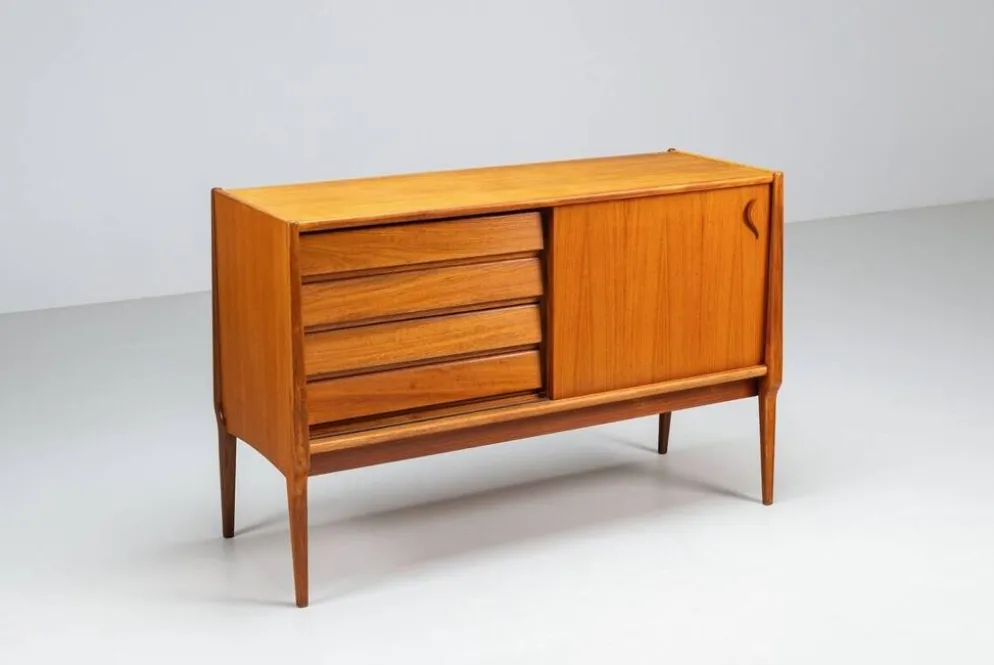 Bosteels Meubelen unique petit buffet en noyer Belgique 1960