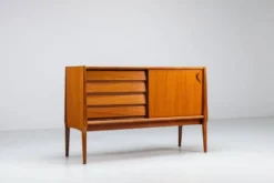 Bosteels Meubelen unique petit buffet en noyer Belgique 1960