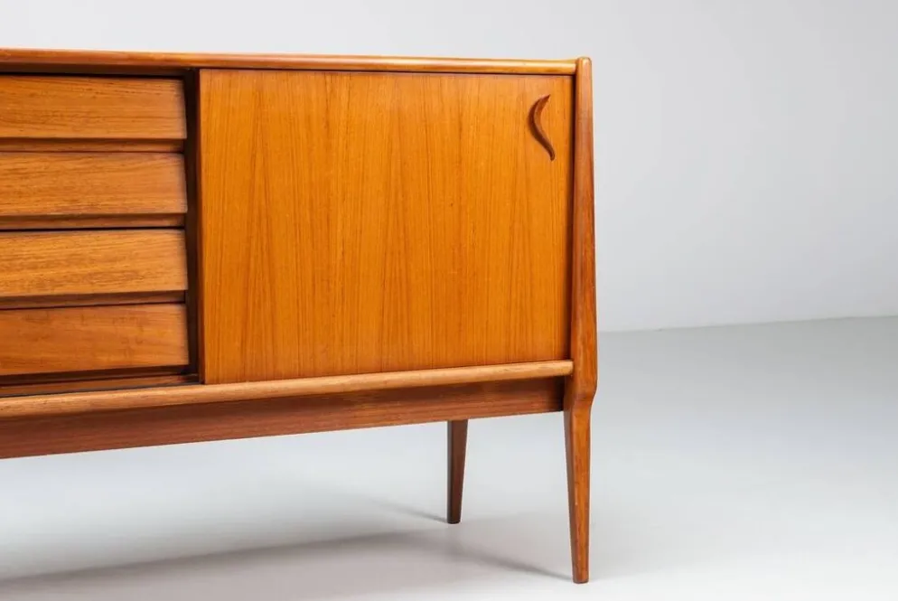 Bosteels Meubelen unique petit buffet en noyer Belgique 1960