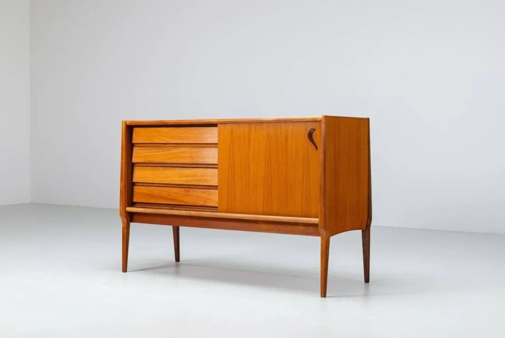 Bosteels Meubelen unique petit buffet en noyer Belgique 1960