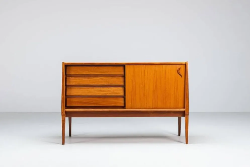 Bosteels Meubelen unique petit buffet en noyer Belgique 1960
