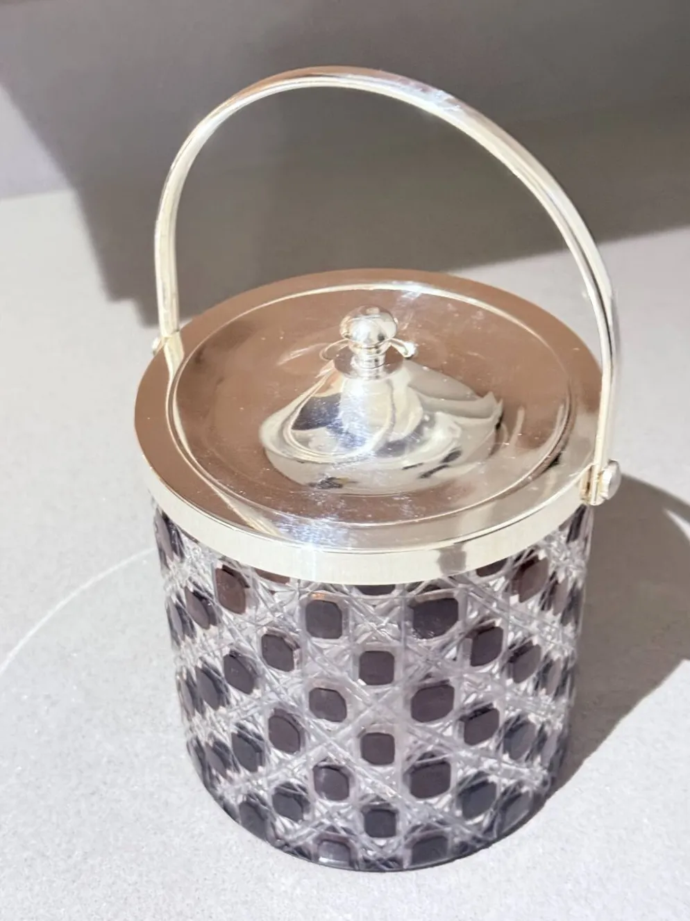 Boîte à biscuits, seau à glace vintage en cristal taillé et métal argenté