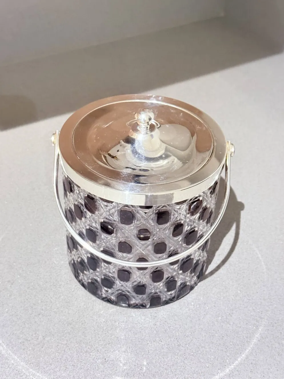 Boîte à biscuits, seau à glace vintage en cristal taillé et métal argenté
