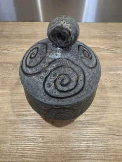 Boîte couverte / Sucrier céramique Vallauris Agnès Escala Années 60