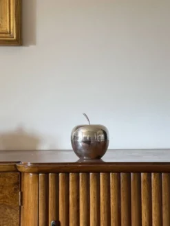 Boîte décorative en forme de pomme en argent massif, Christofle France années 1970