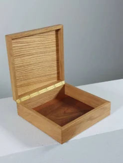 Boîte en bois vintage faite à la main avec des incrustations