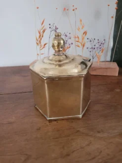 Boîte en laiton hexagonale