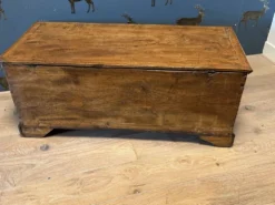 Boîte en orme du XVIIIe siècle