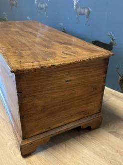 Boîte en orme du XVIIIe siècle